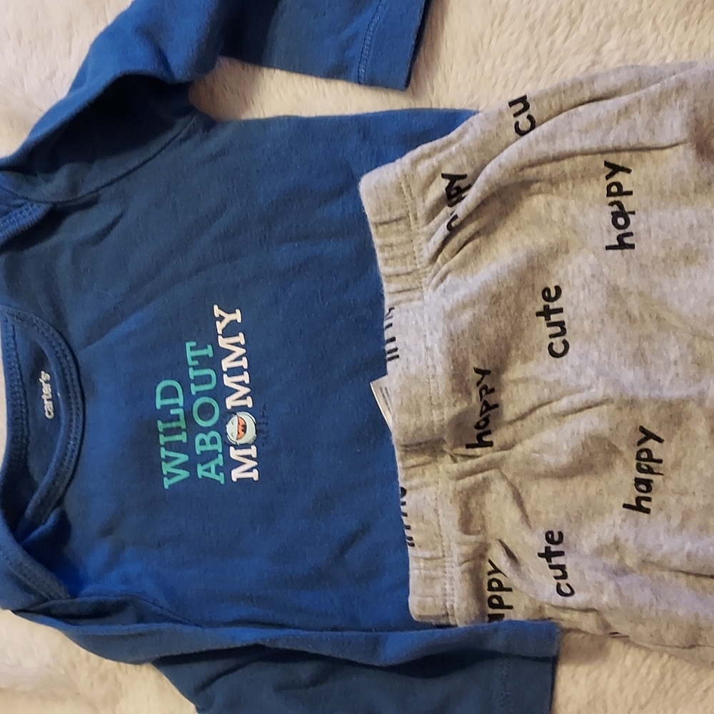 Carter's outfit size 6 months.